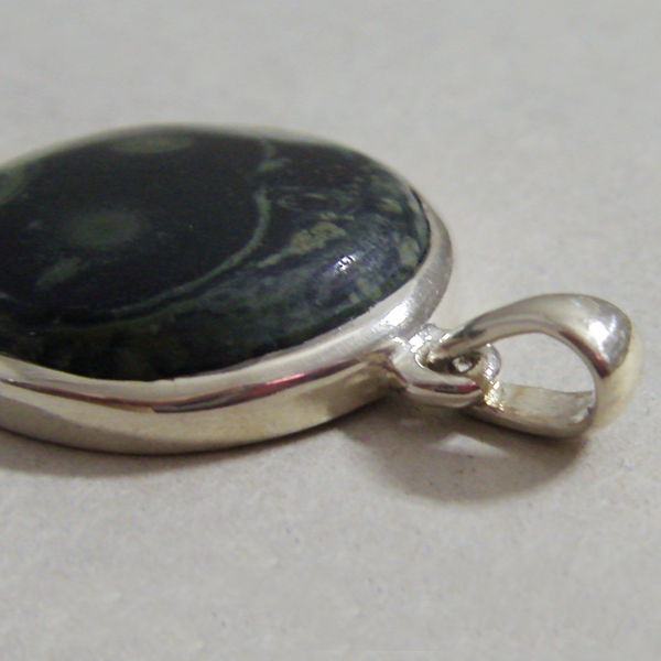 (p1231)Silver pendant with polished stone.